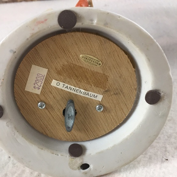 Porcelain Carolers musical Figurine (AP) - Picture 5 of 6